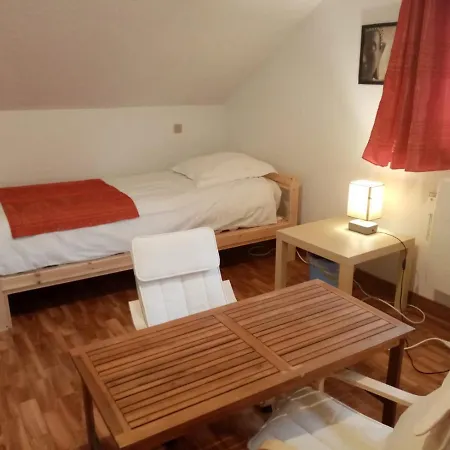 Click And Bed * Ornex