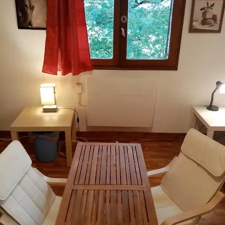 Click And Bed Hostel Ornex