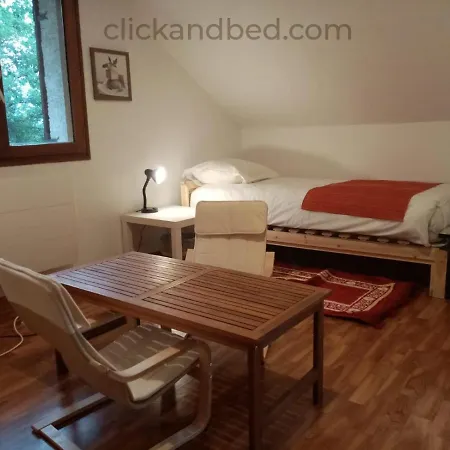 Click And Bed Hostel